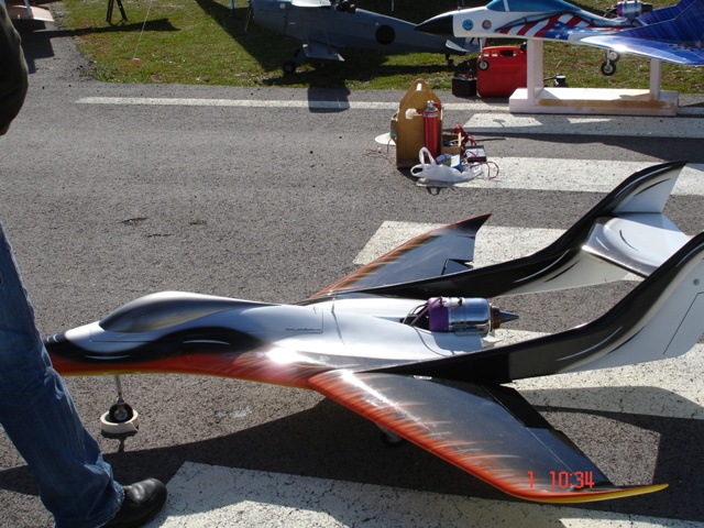 Download B06000250 (640Wx480H)